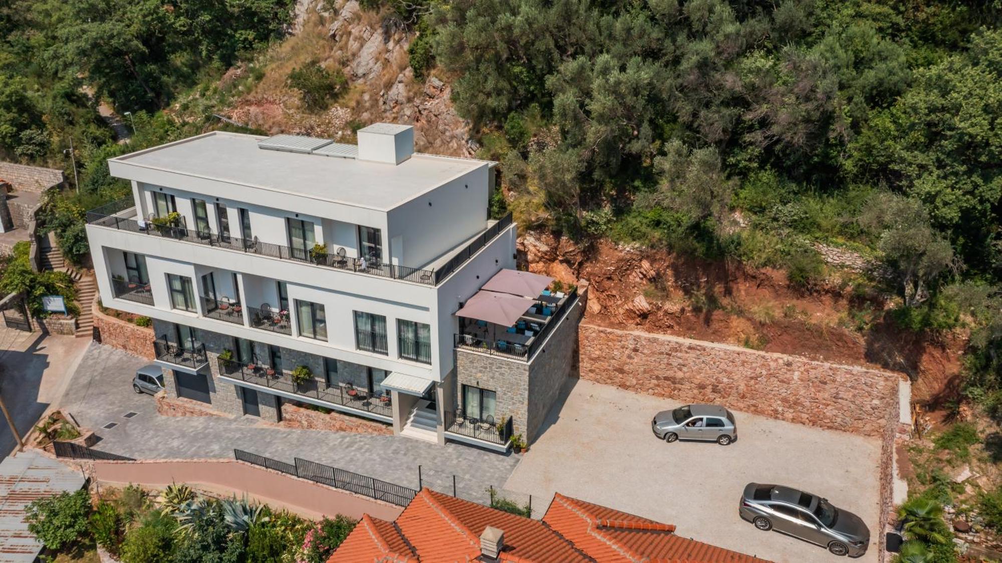 Hotel Aquilo Petrovac Екстер'єр фото