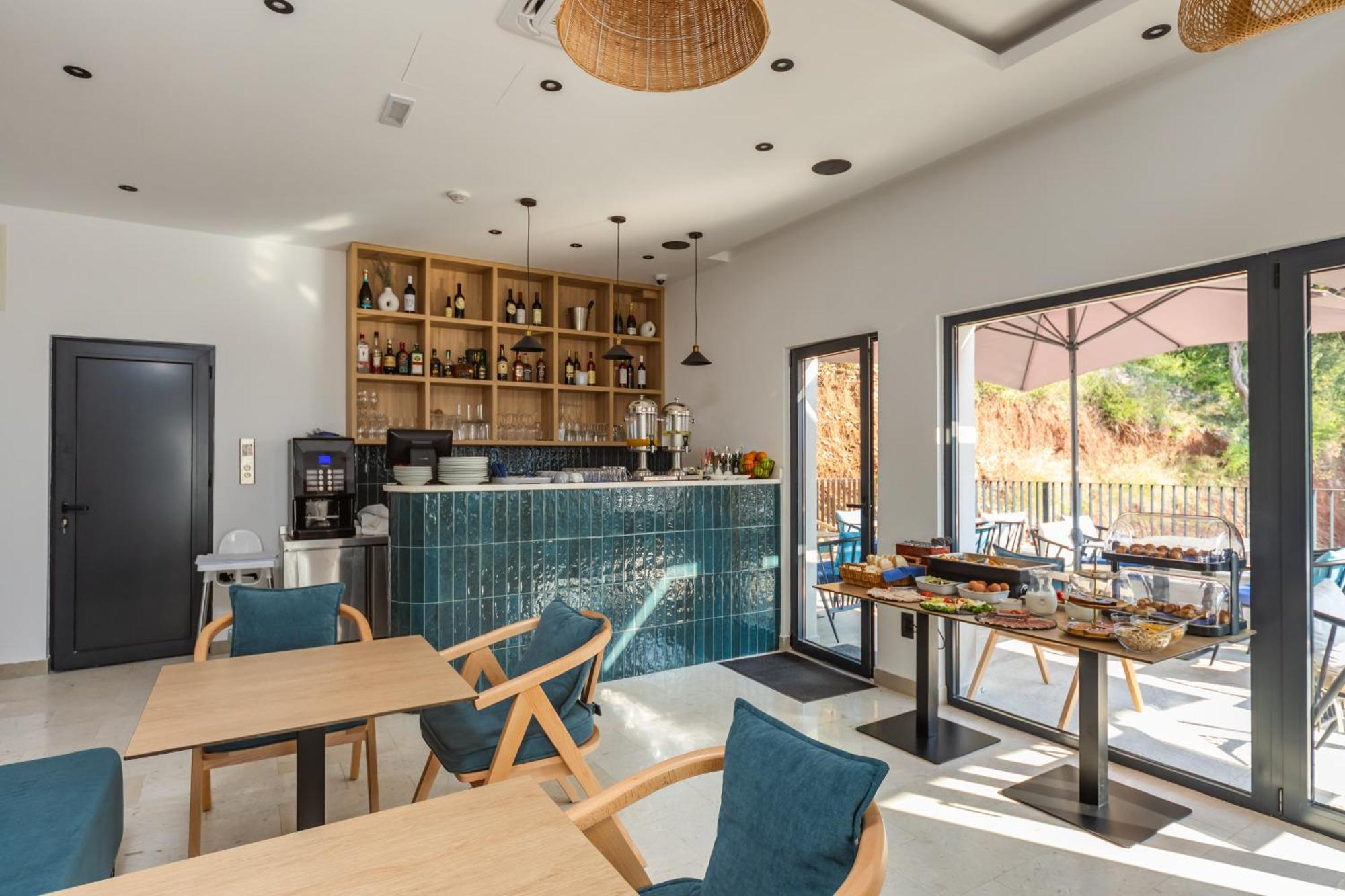 Hotel Aquilo Petrovac Екстер'єр фото