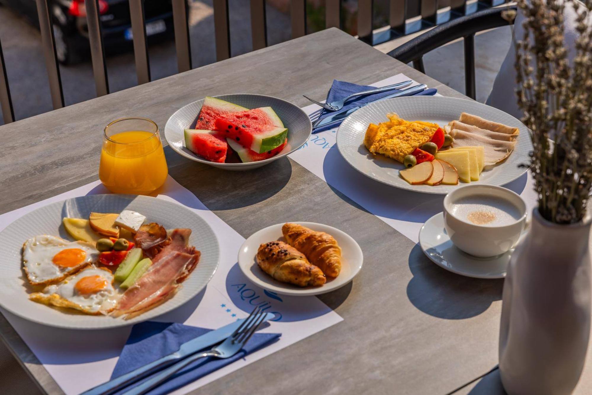 Hotel Aquilo Petrovac Екстер'єр фото