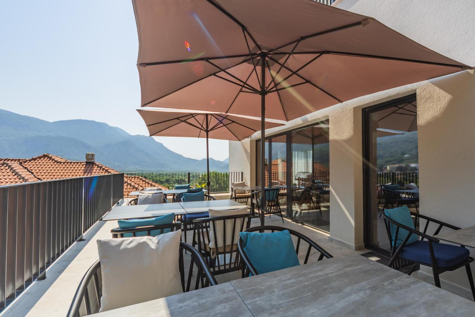 Hotel Aquilo Petrovac Екстер'єр фото