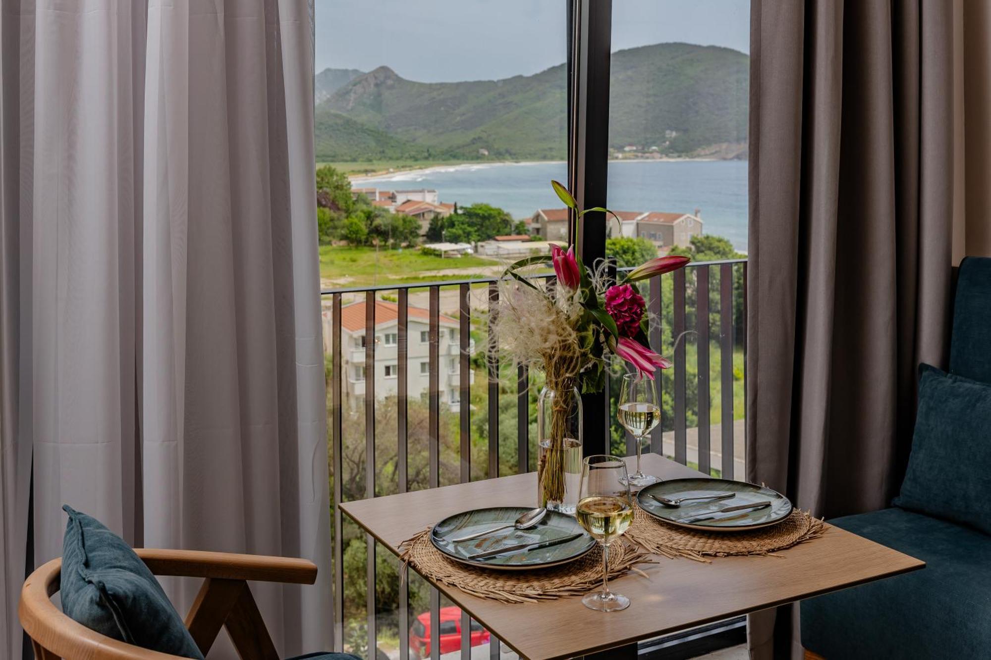 Hotel Aquilo Petrovac Екстер'єр фото