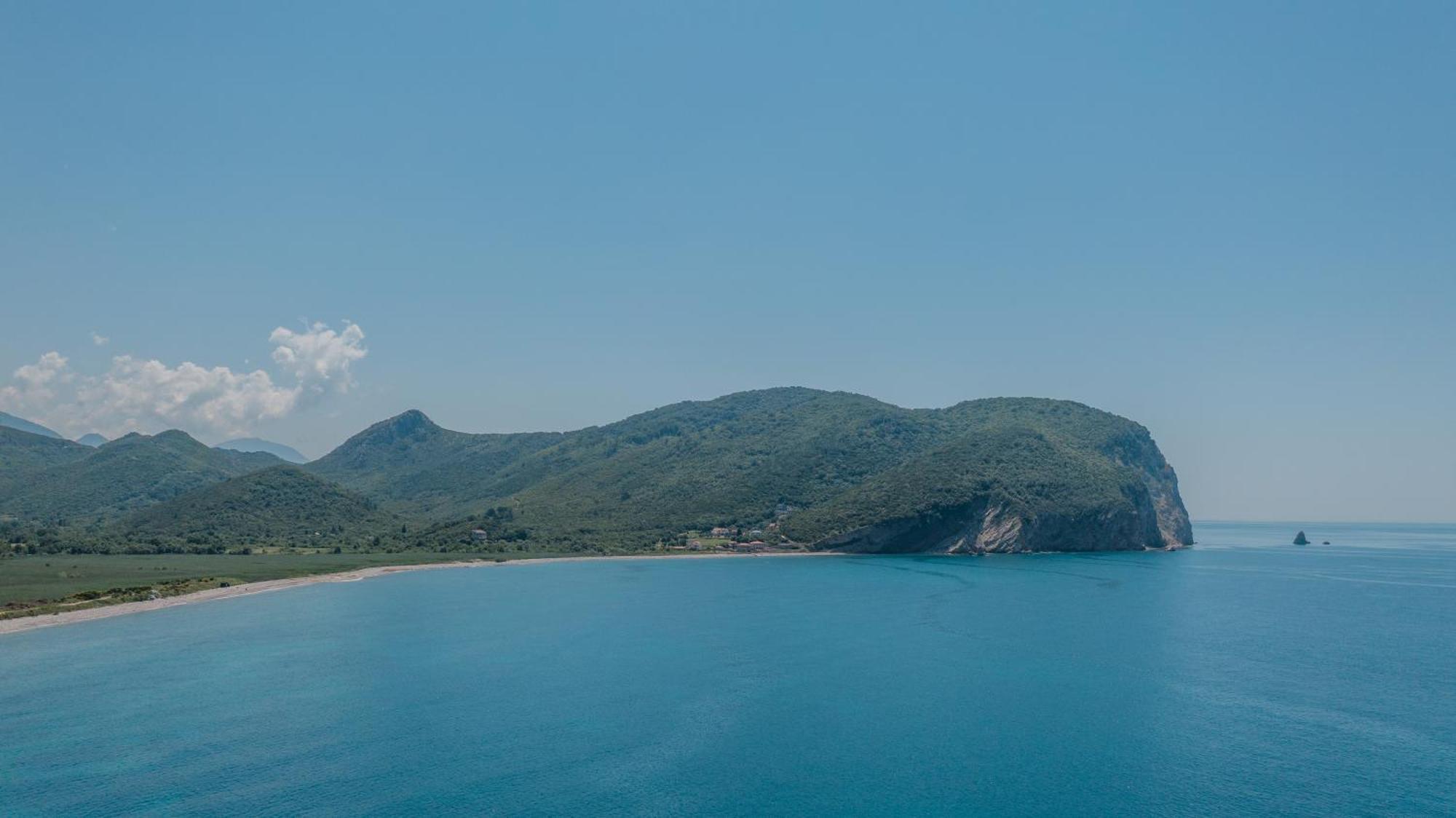 Hotel Aquilo Petrovac Екстер'єр фото