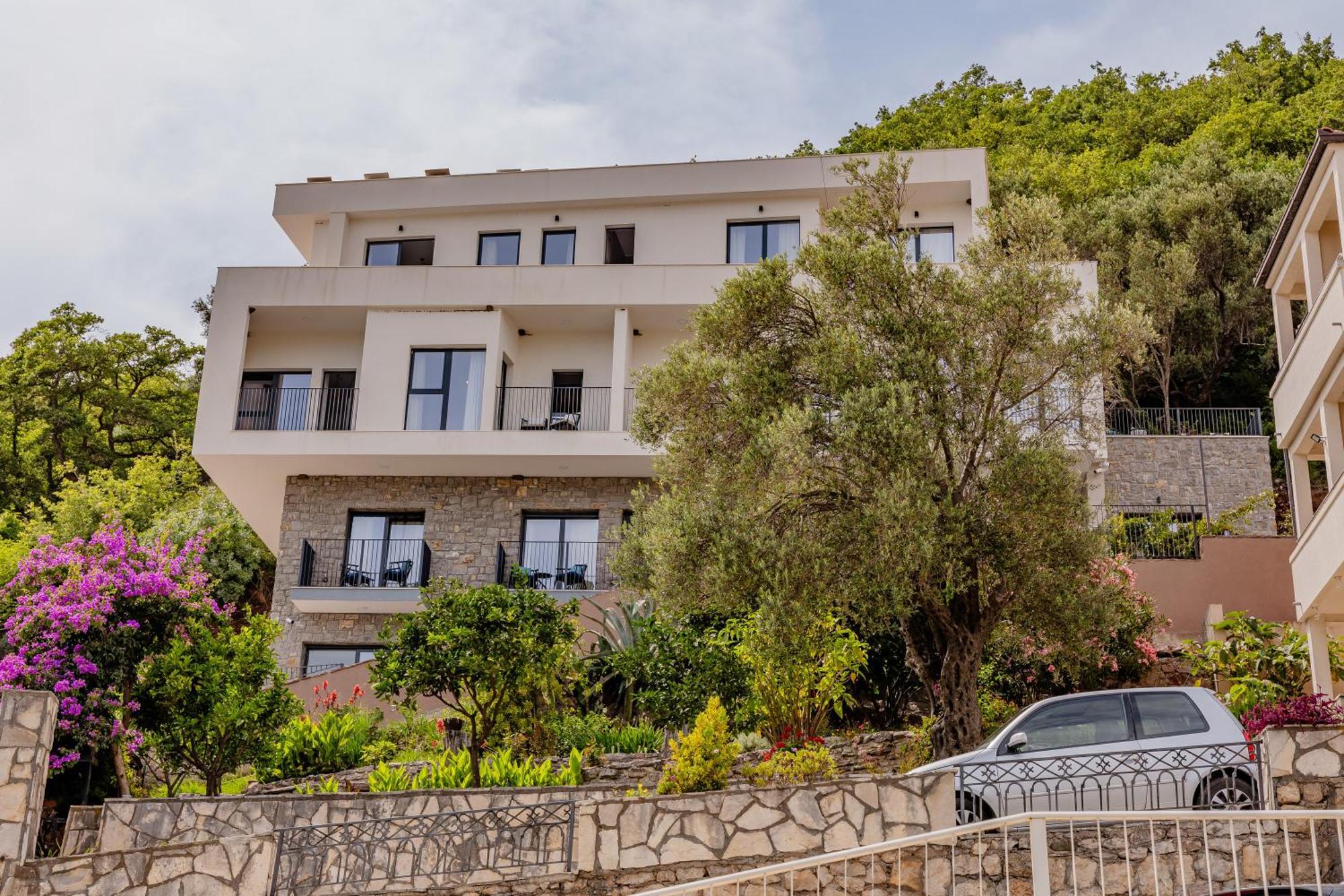 Hotel Aquilo Petrovac Екстер'єр фото