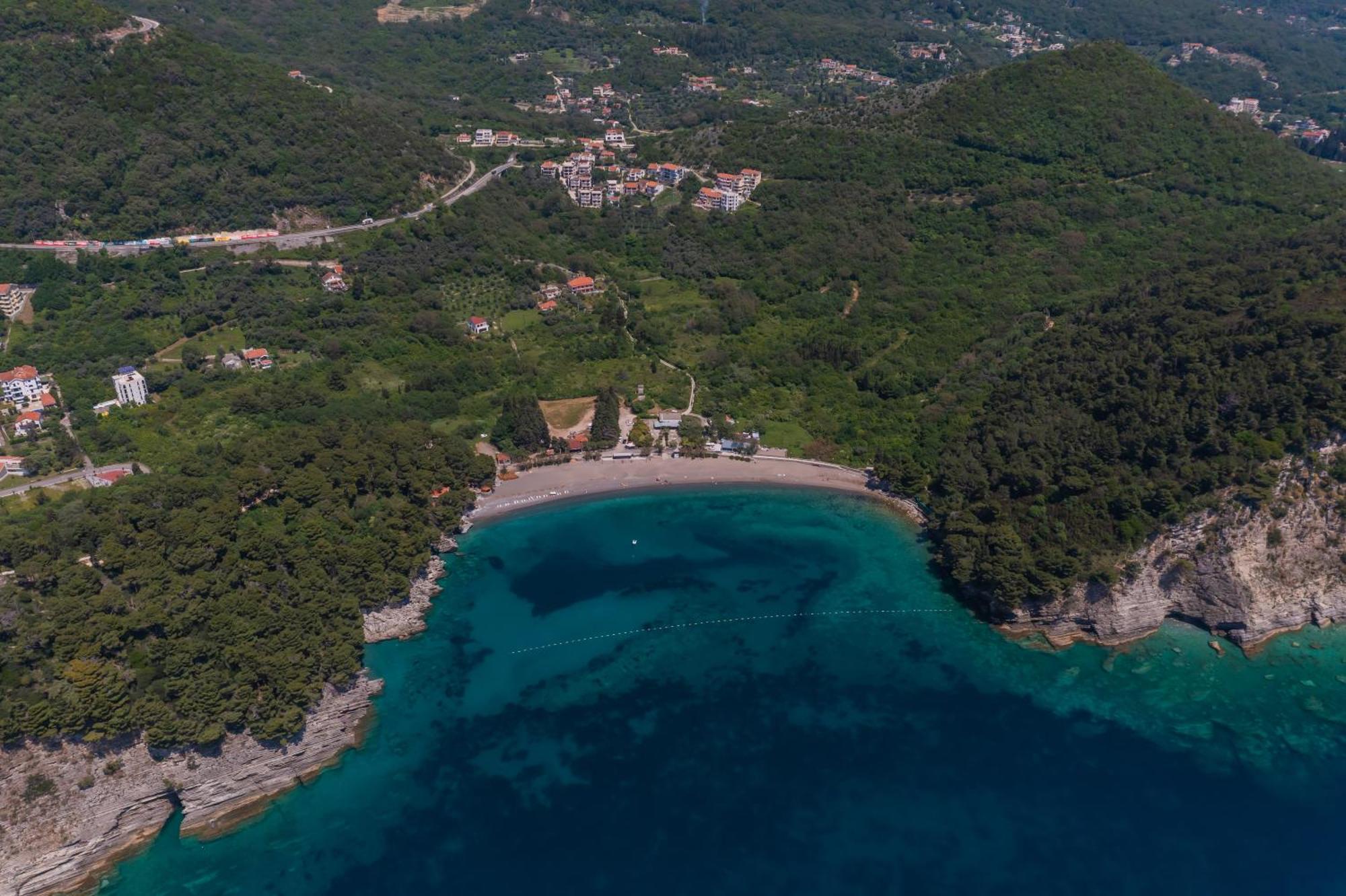 Hotel Aquilo Petrovac Екстер'єр фото