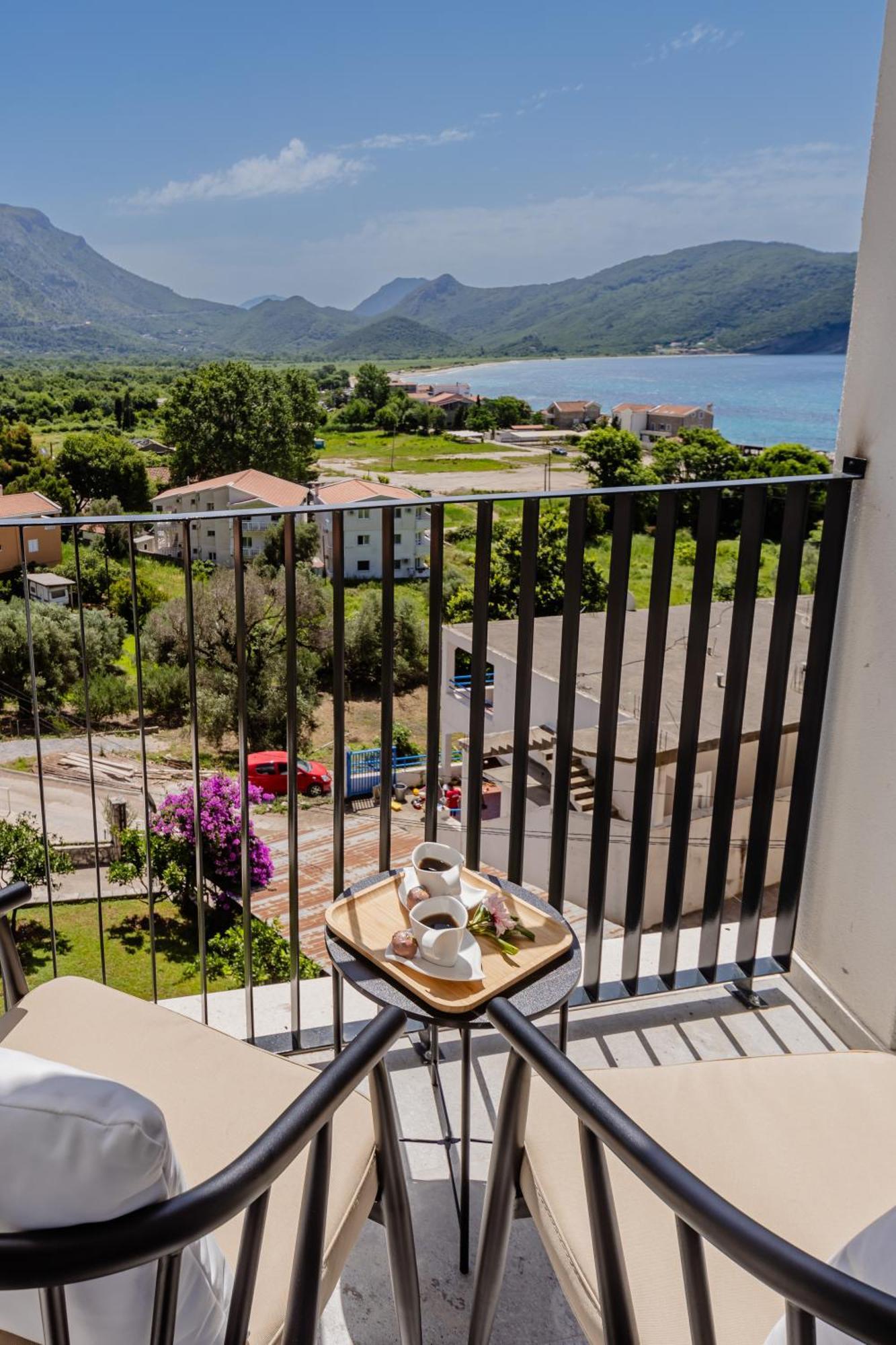 Hotel Aquilo Petrovac Екстер'єр фото