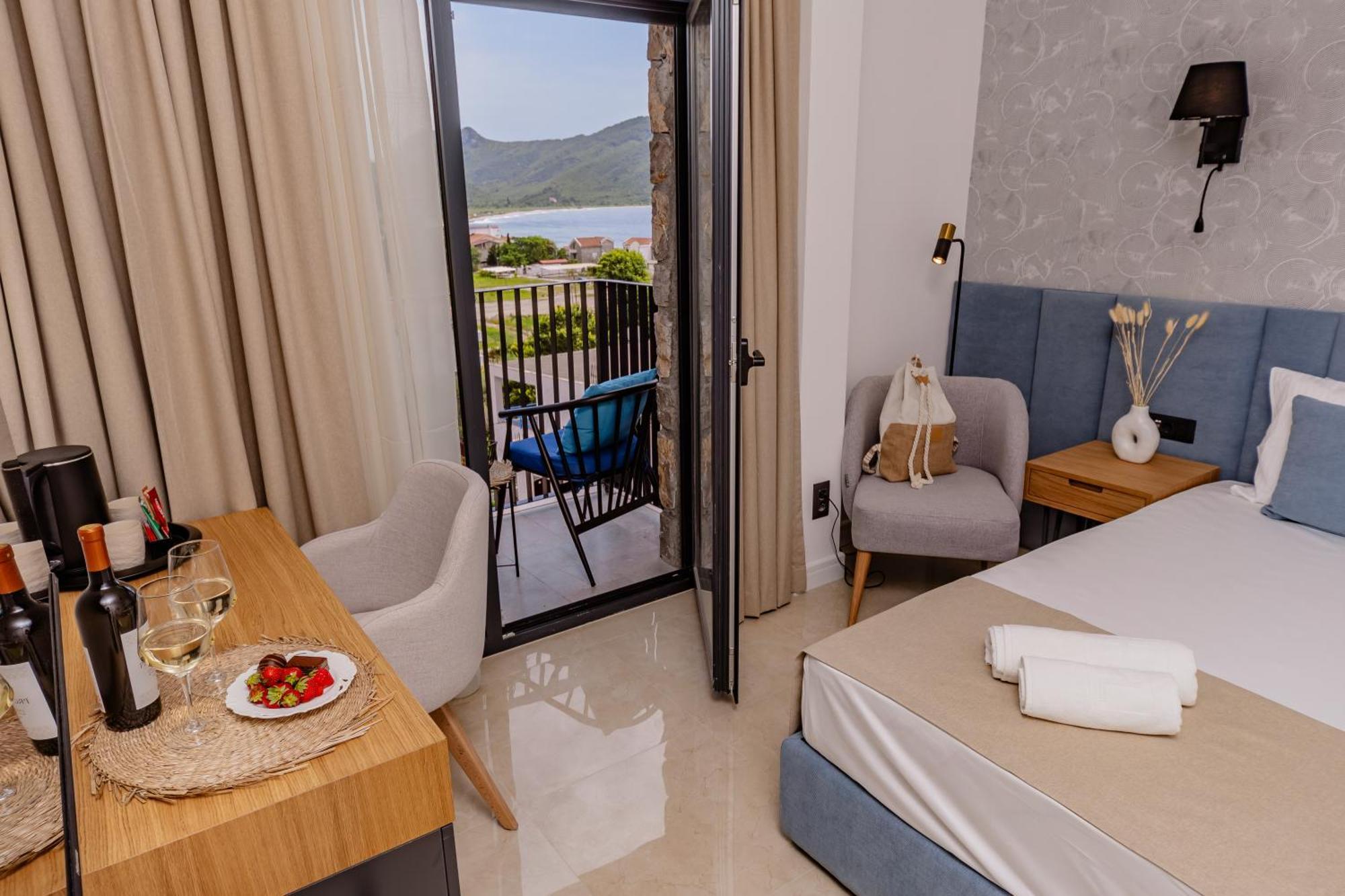 Hotel Aquilo Petrovac Екстер'єр фото