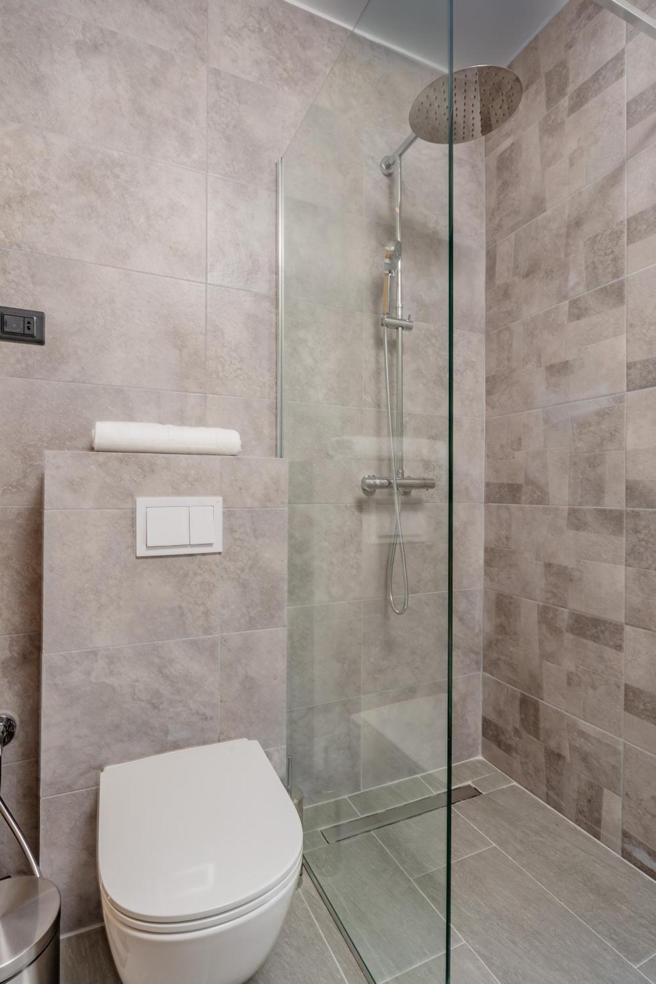 Hotel Aquilo Petrovac Екстер'єр фото