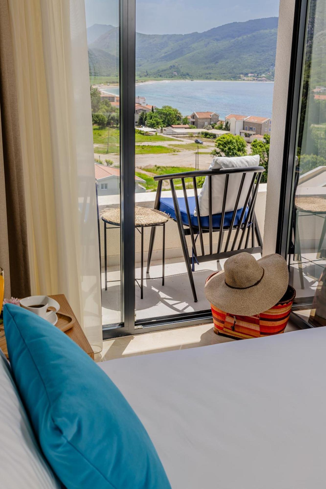 Hotel Aquilo Petrovac Екстер'єр фото