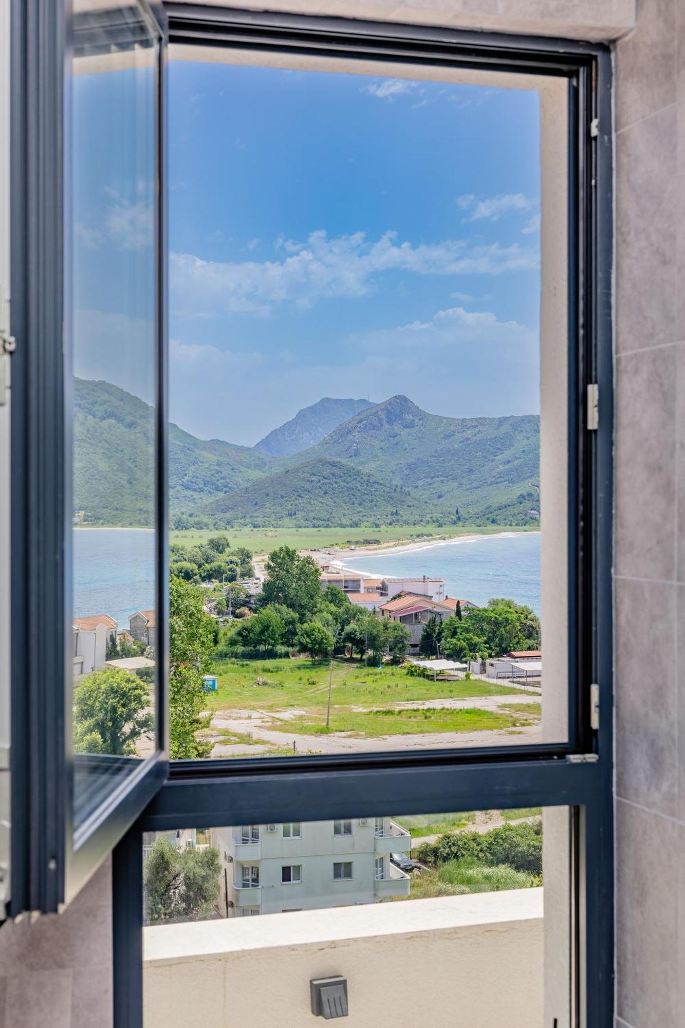 Hotel Aquilo Petrovac Екстер'єр фото