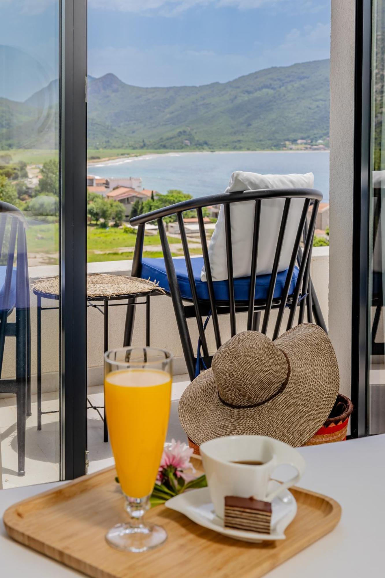 Hotel Aquilo Petrovac Екстер'єр фото